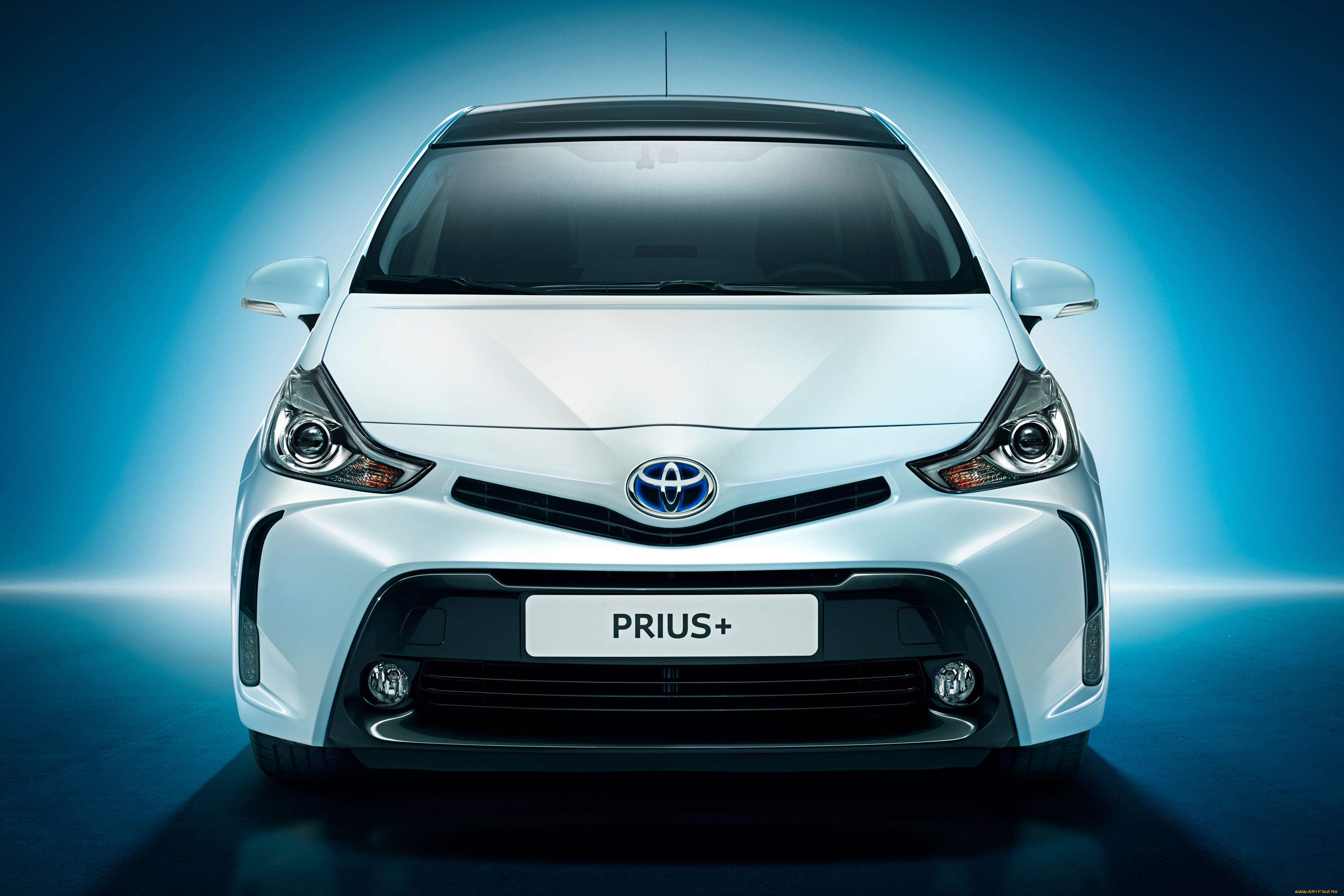 Toyota Prius Alpha 2015